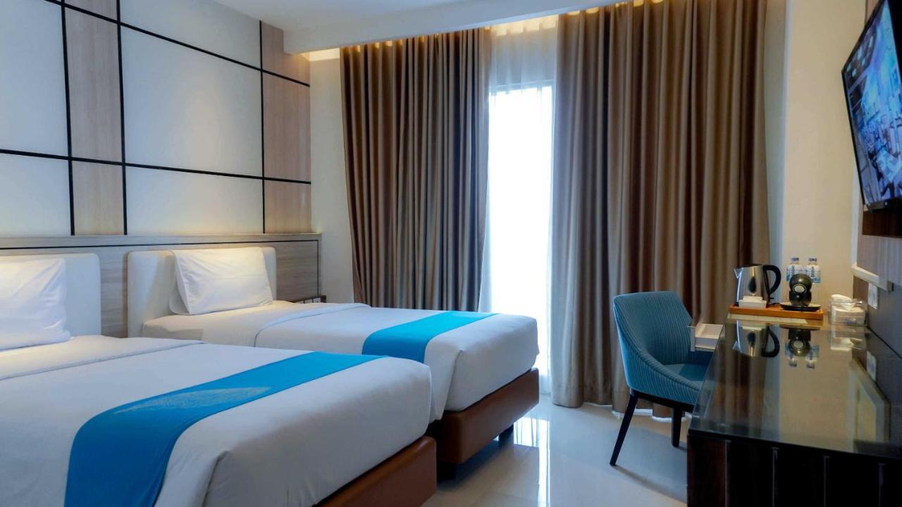 Java Lotus Hotel Jember Exterior photo