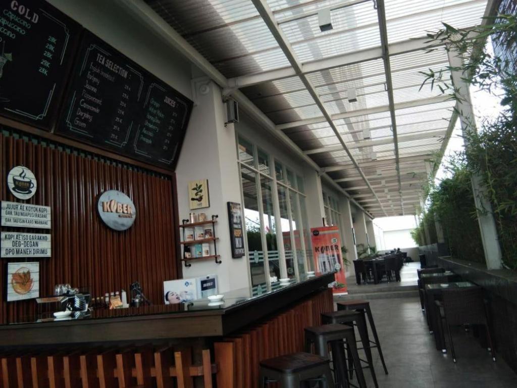 Java Lotus Hotel Jember Exterior photo
