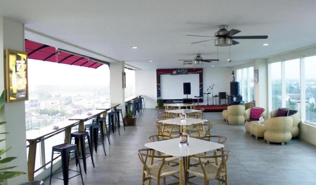 Java Lotus Hotel Jember Exterior photo