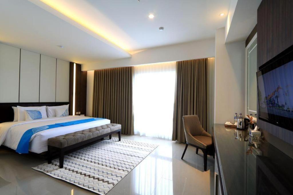 Java Lotus Hotel Jember Exterior photo