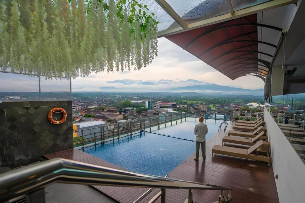 Java Lotus Hotel Jember Exterior photo