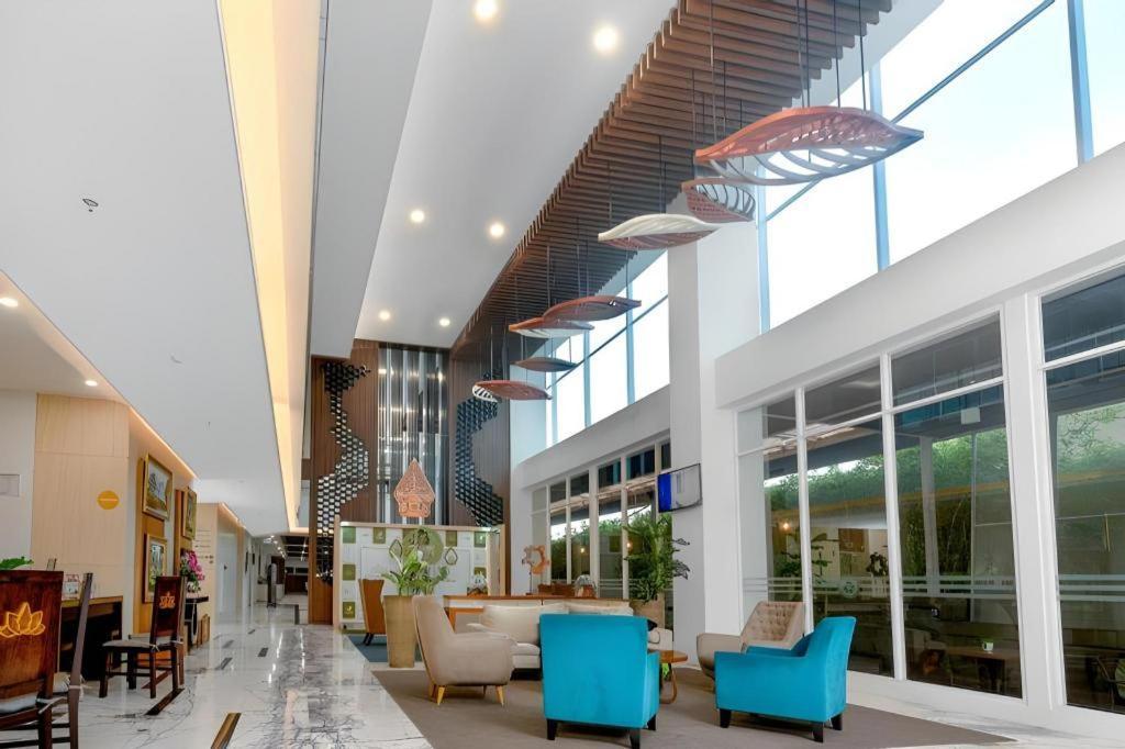 Java Lotus Hotel Jember Exterior photo