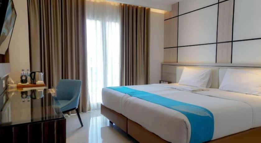 Java Lotus Hotel Jember Exterior photo