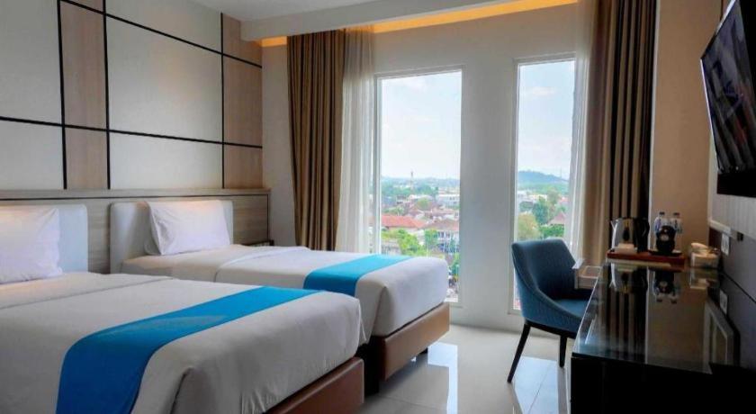 Java Lotus Hotel Jember Exterior photo