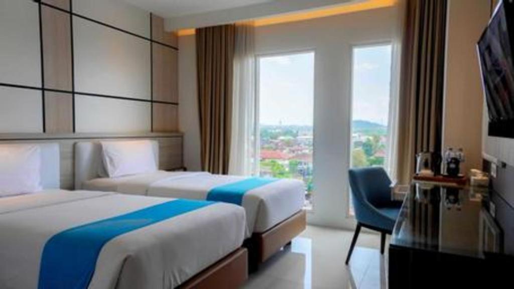 Java Lotus Hotel Jember Exterior photo