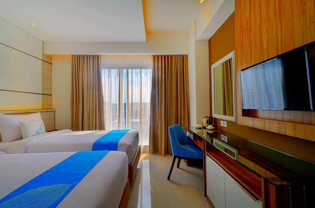 Java Lotus Hotel Jember Exterior photo